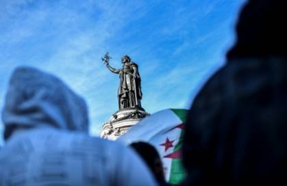 Des centaines de manifestants à Paris contre un 5e mandat de Bouteflika.jpg