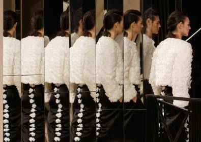 Chanel célèbre les métiers d'art dans un défilé intimiste à Paris.jpg