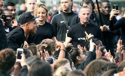 Kylian Mbappé lance son association pour aider 98 enfants à accomplir.jpg