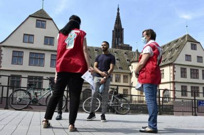 A Strasbourg, des équipages de prévention Covid pour inciter au port du masque.jpg