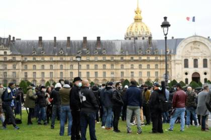 les patrons de bars manifestent à Paris.jpg