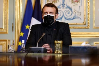 Macron s'entretient avec le patron de l'OMS de l'accélération de la vaccination.jpg