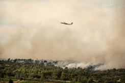 L'incendie dans l'Aude maîtrisé mais maintien d'un important dispositif de surveillance