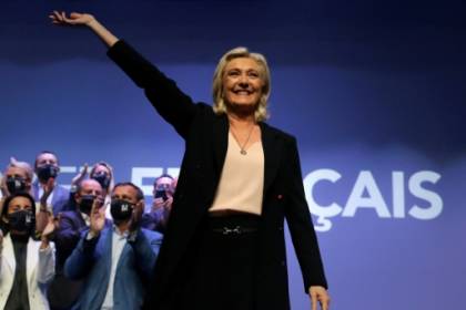 Marine Le Pen exhorte ses militants à aller.jpg