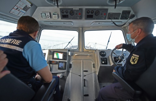 Manche : en mer, des gendarmes face au périlleux rêve d'Angleterre des migrants