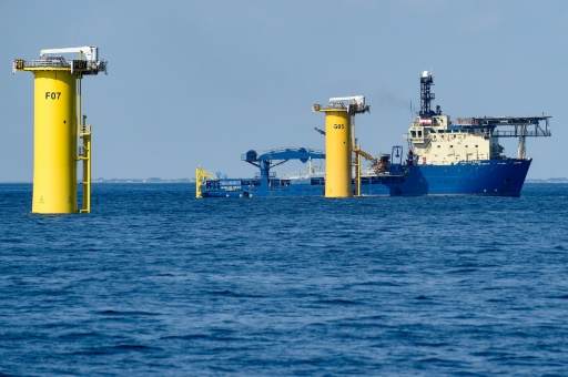 Le premier parc éolien offshore de France sort la tête de l'eau