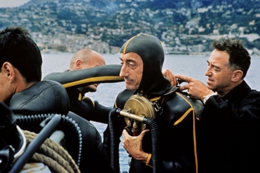 "Cousteau", plongée dans la vie du légendaire commandant au bonnet rouge