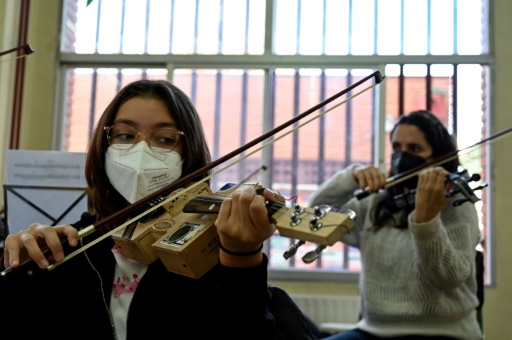La "Musique du Recyclage" : à Madrid, changer la vie de jeunes défavorisés