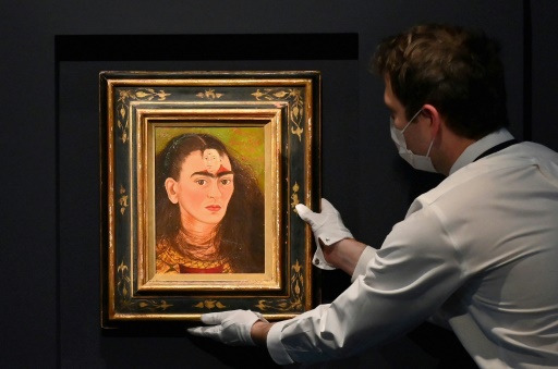 A New York, records battus aux enchères pour Frida Kahlo et Pierre Soulages