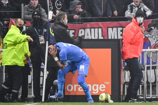 Le match Lyon-Marseille arrêté après de nouveaux incidents visant Payet