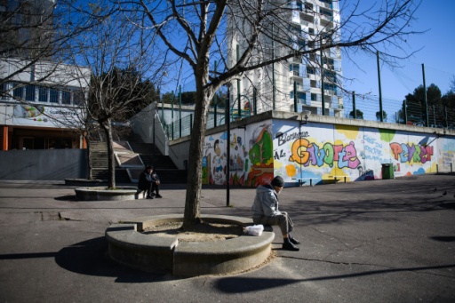 Covid : dans les cités de Marseille, la vaccination à l'épreuve de la précarité