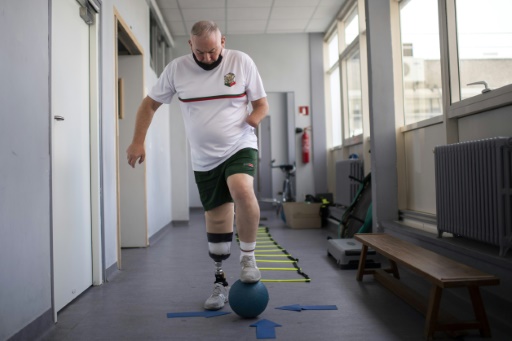 Dans un hôpital militaire, des blessés de guerre face à leur "vulnérabilité"
