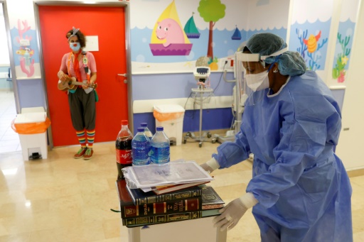 Malgré le raz-de-marée Omicron, des responsables entrevoient une sortie de la pandémie