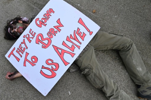 A mi-parcours, la COP26 partagée entre louanges et désillusions