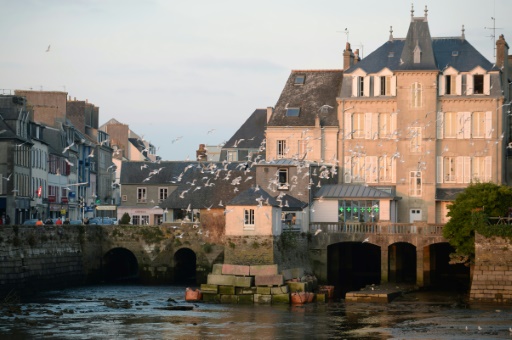 A Landerneau, un des tout derniers ponts habités d'Europe à la santé fragile