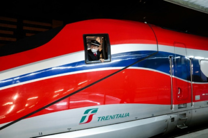 Dans le train entre Paris et Lyon, on compare les prix et le goût du café.jpg