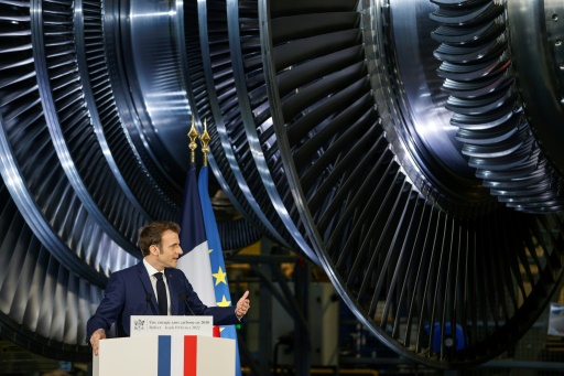 Macron accélère dans le nucléaire, plus sélectif sur l'éolien