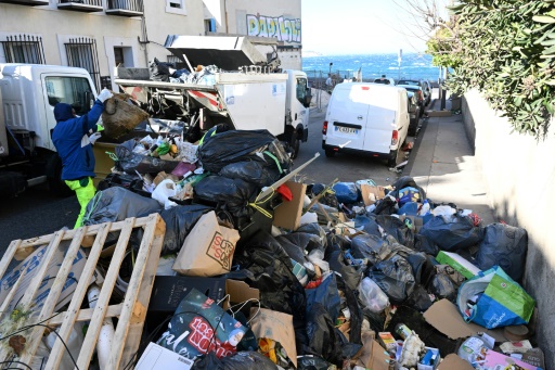Pour venir à bout des déchets, la mairie de Marseille déploie les grands moyens