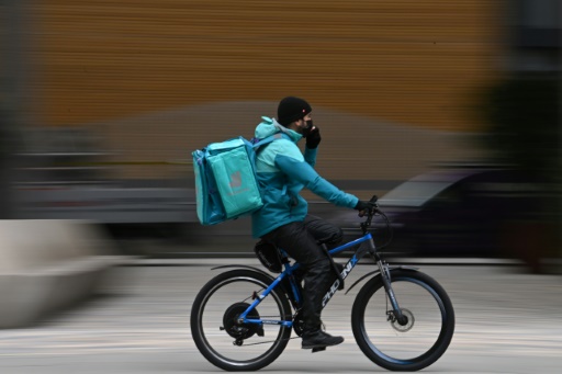 "Ubérisation" : Deliveroo jugée à Paris pour travail dissimulé