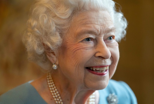 La reine Elizabeth II atteinte par le Covid avec des symptômes "légers"
