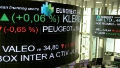 Les Bourses mondiales chutent face aux risques économiques que fait peser la guerre en Ukraine