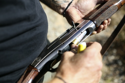 La mort d'une randonneuse replace la chasse au cœur de la campagne électorale