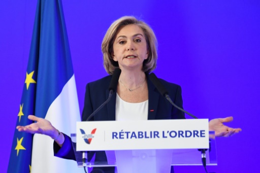 Présidentielle : Pécresse veut relancer sa campagne, Macron parle à Poutine