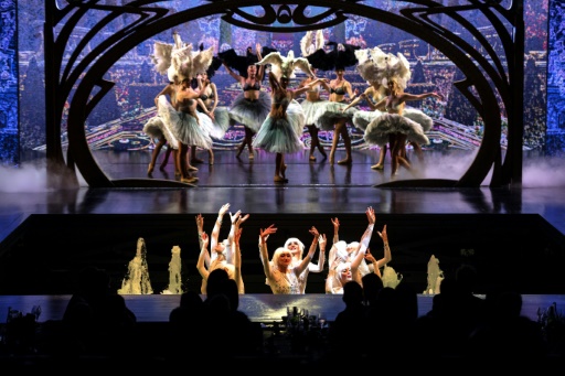 Clap de fin au Lido : la troupe veut en découdre