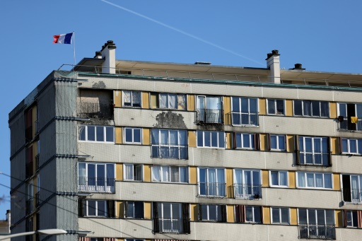 Vivre ailleurs que chez soi malgré l'âge ? Le dilemme des logements inadaptés