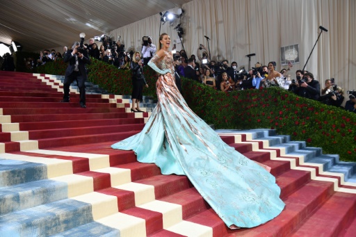 New York fait défiler des stars mondiales à l'extravagant gala du Met