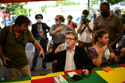 Présence sur le terrain et soutiens locaux : les clés du succès de Mélenchon dans les Outre-mer