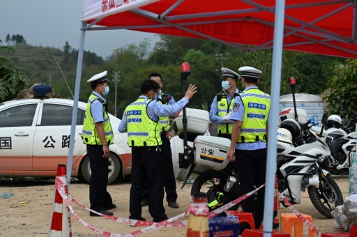 Chine : le site de l'accident d'avion passé au peigne fin