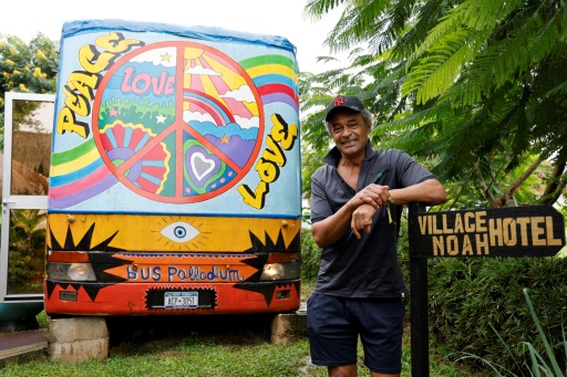 Quand Noah le chef accueille Macron le président dans son "village" du Cameroun