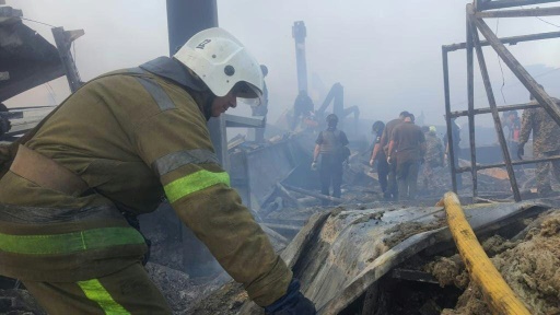 Ukraine : 18 morts dans une frappe russe sur un centre commercial, "crime de guerre" pour le G7