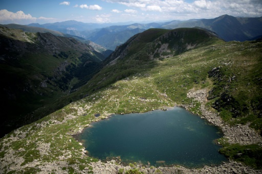Dans les Pyrénées, les lacs de montagne "sentinelles" du réchauffement climatique