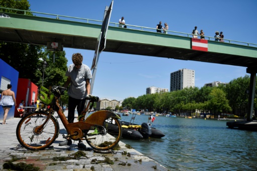 La pêche au Vélib', une spécialité parisienne