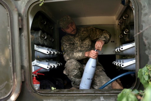 Kiev appelle à "tenir le coup" au Donbass où Moscou propose un couloir humanitaire