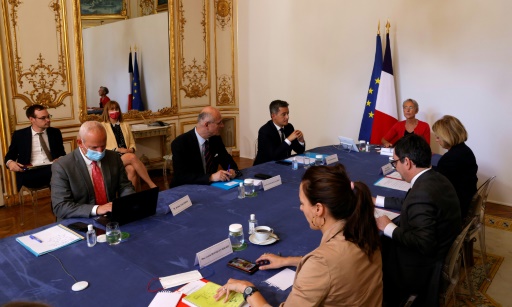 Covid-19 : la septième vague s'accélère, appels à la remise du masque dans les transports