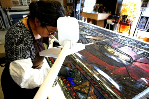 Notre-Dame : place à la restauration des vitraux encrassés par l'incendie