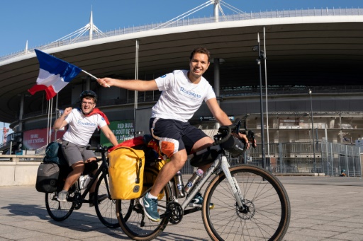 Mondial-2022 : Paris-Doha à vélo, le défi fou de deux fans des Bleus