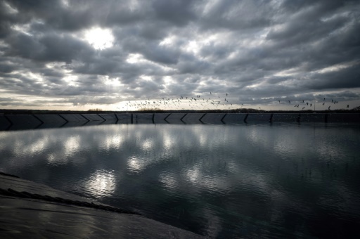 Dans le Marais poitevin, la crainte d'une "guerre de l'eau"