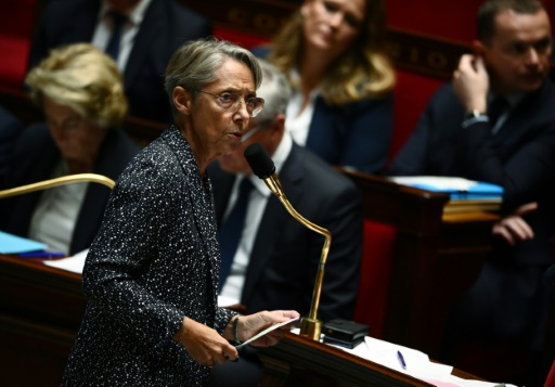 Budget : le couperet du "49.3" attendu dans la journée