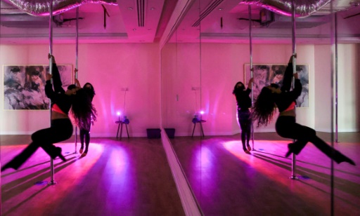 Défiant les préjugés, des Saoudiennes se mettent à la pole dance
