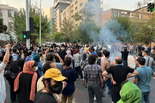Iran : nouvelles manifestations après la mort d'une femme détenue