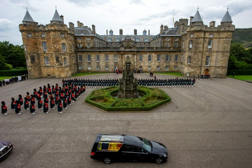 En deuil de leur reine, les Britanniques vont pouvoir se recueillir devant son cercueil