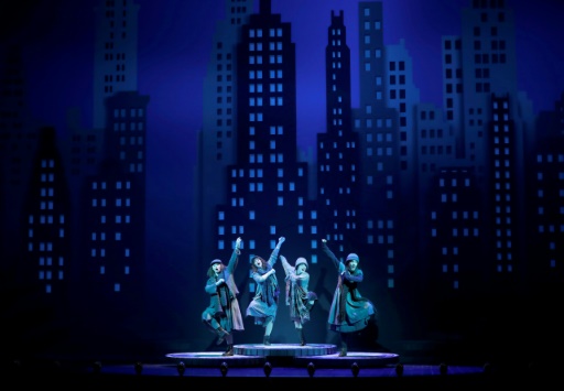 Les coulisses d'une comédie musicale, "c'est comme un stand de Formule 1"