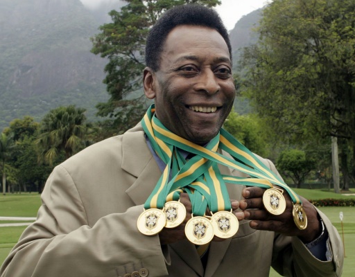 Trois jours de deuil pour Pelé au Brésil, hommages du monde entier