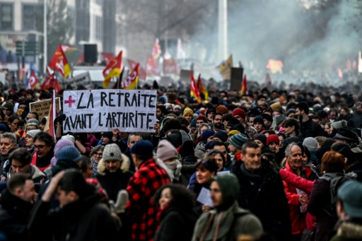 Retraites : après une première mobilisation réussie, les syndicats préparent la suite