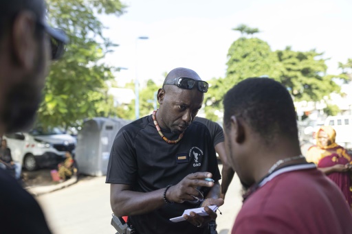 A Mayotte, une "police baskets" pour courir après les clandestins