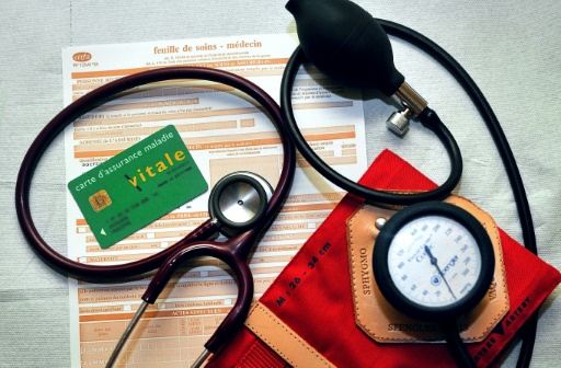 En camping-car, deux soignants nomades apportent une "bouffée d'air" dans les déserts médicaux